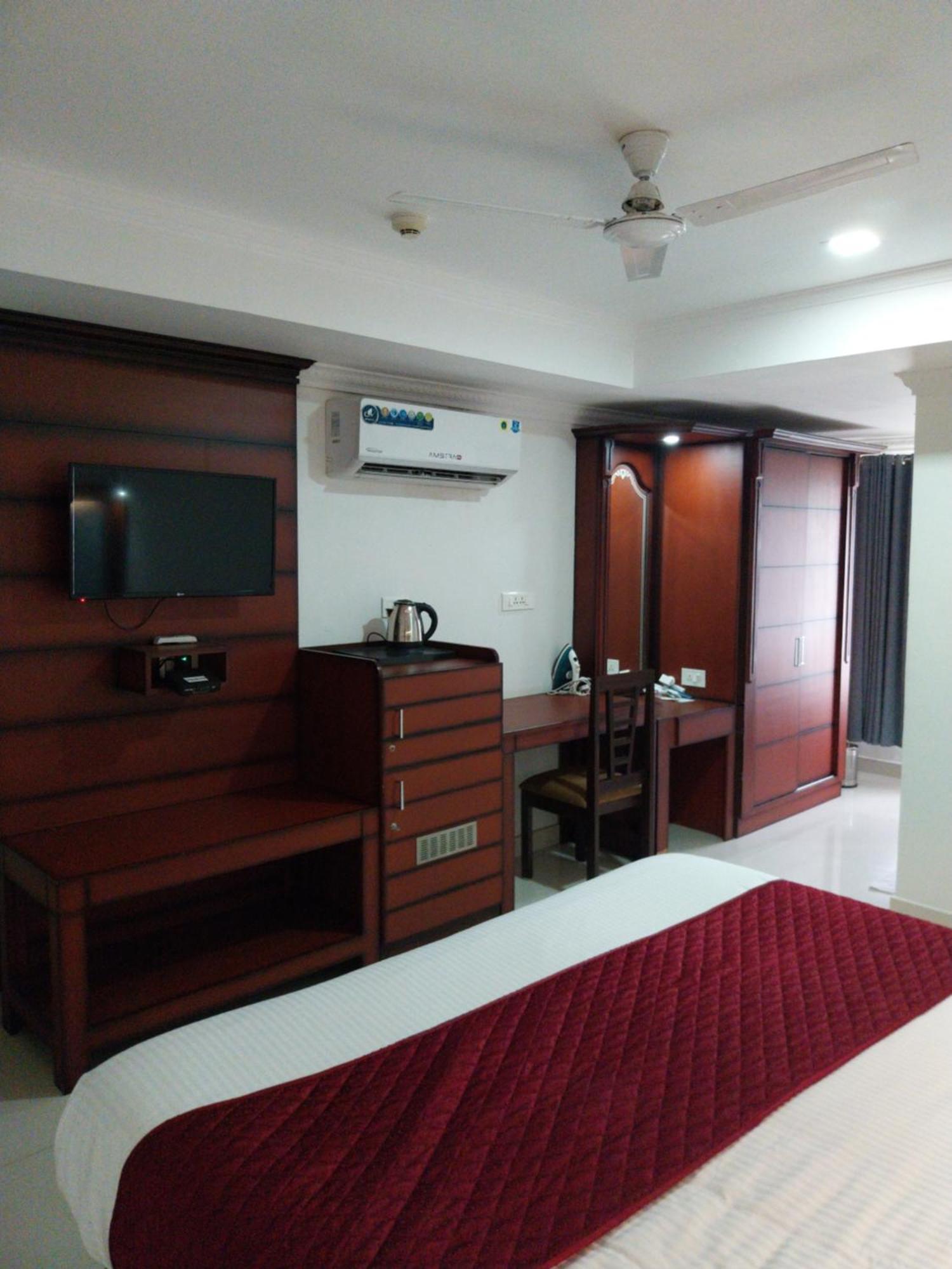 Hotel Savera Park Thrissur Exterior photo