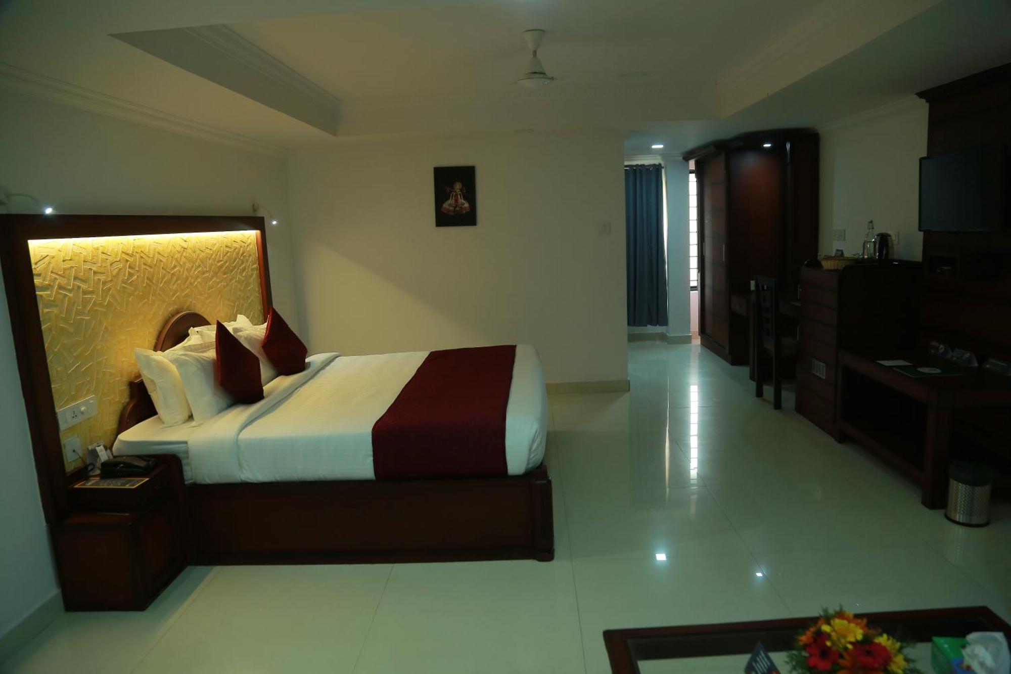 Hotel Savera Park Thrissur Exterior photo
