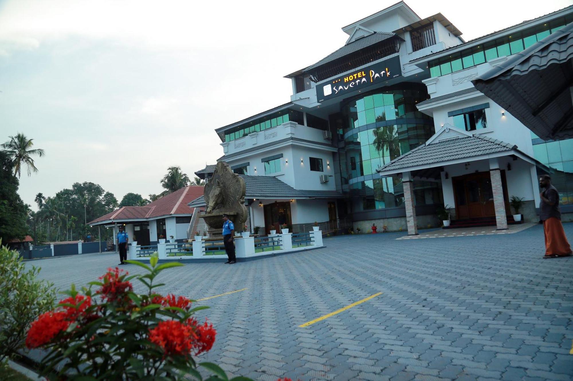 Hotel Savera Park Thrissur Exterior photo