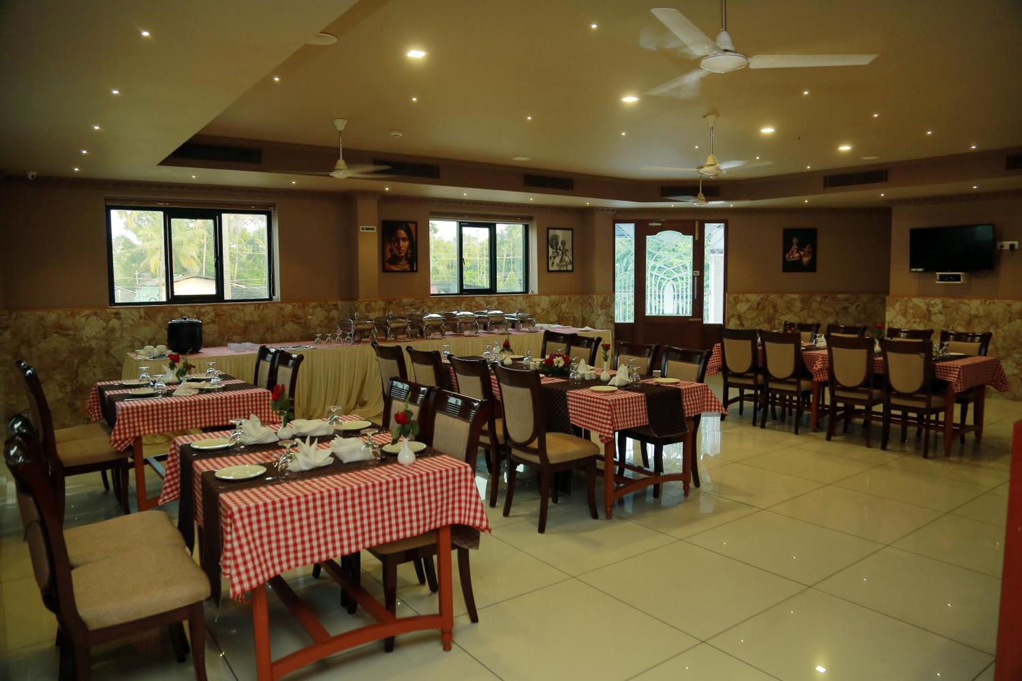 Hotel Savera Park Thrissur Exterior photo