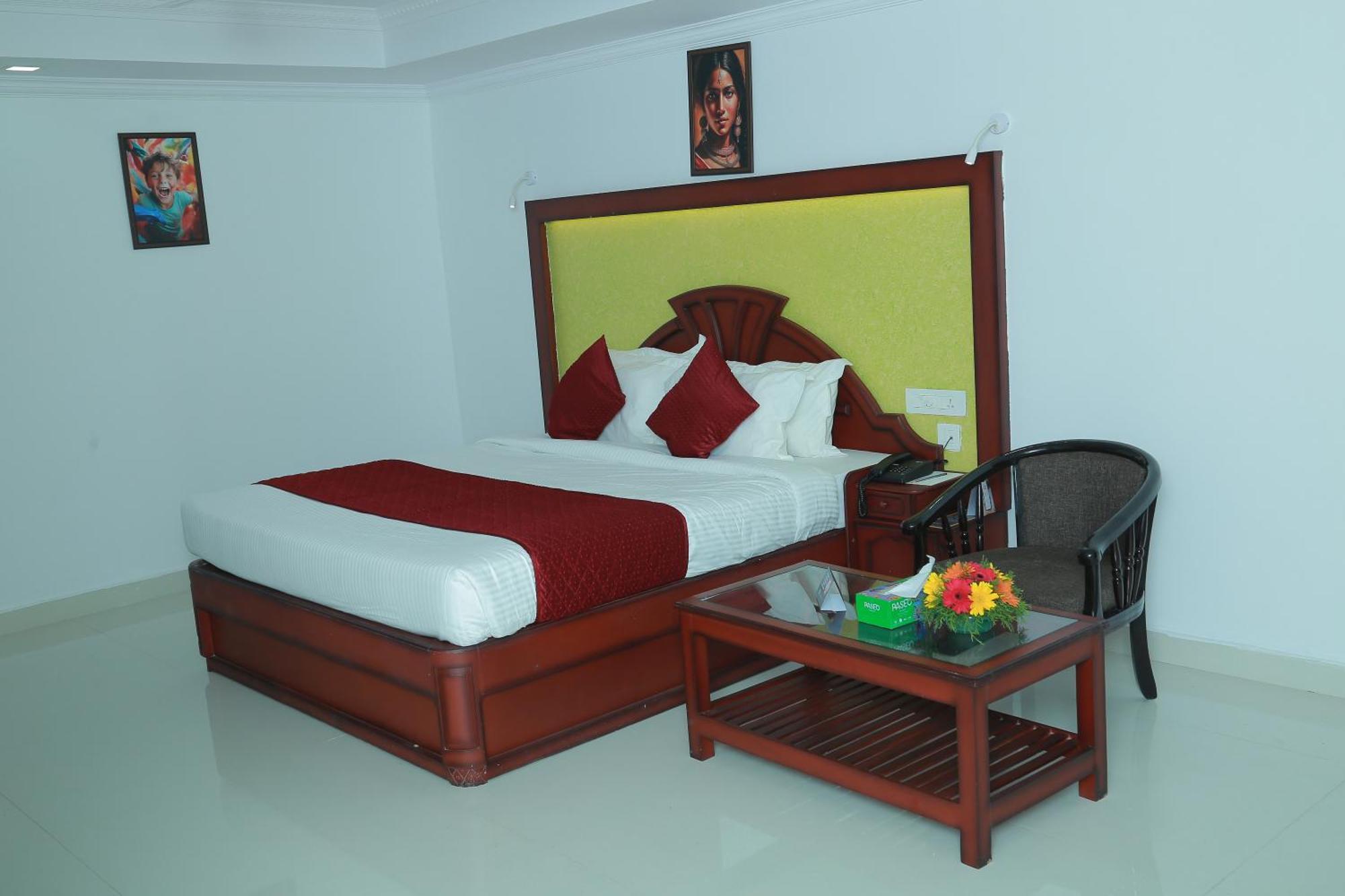 Hotel Savera Park Thrissur Exterior photo